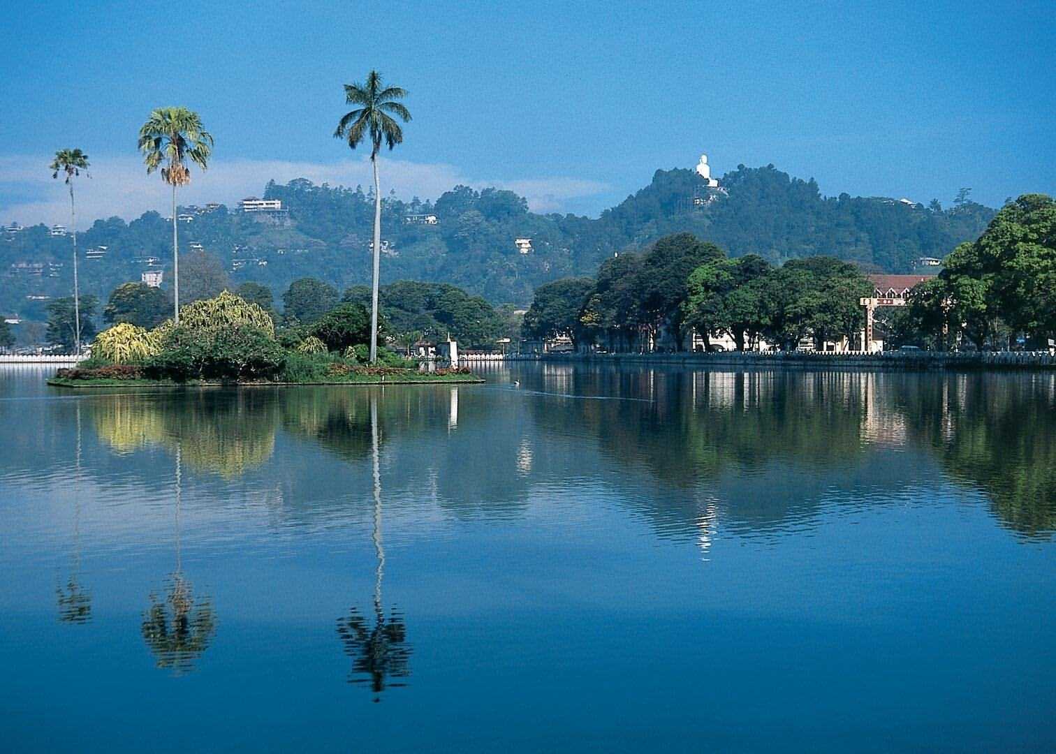 Озера шри ланки. Канди Шри Ланка. Долина Канди Шри Ланка. Озеро Канди. Kandy Lake Канди.