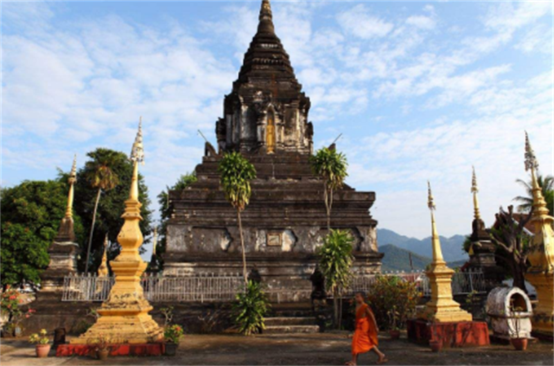 12 Days South to North Laos Tour Vientiane-Vang Vieng-Xieng Khuang-Luang Prabang